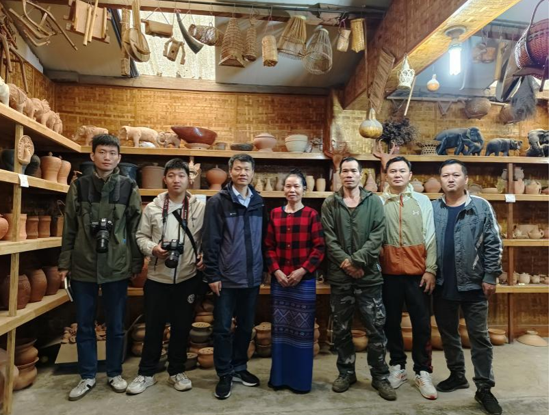 图四 西双版纳玉勐手工慢轮制陶作坊
